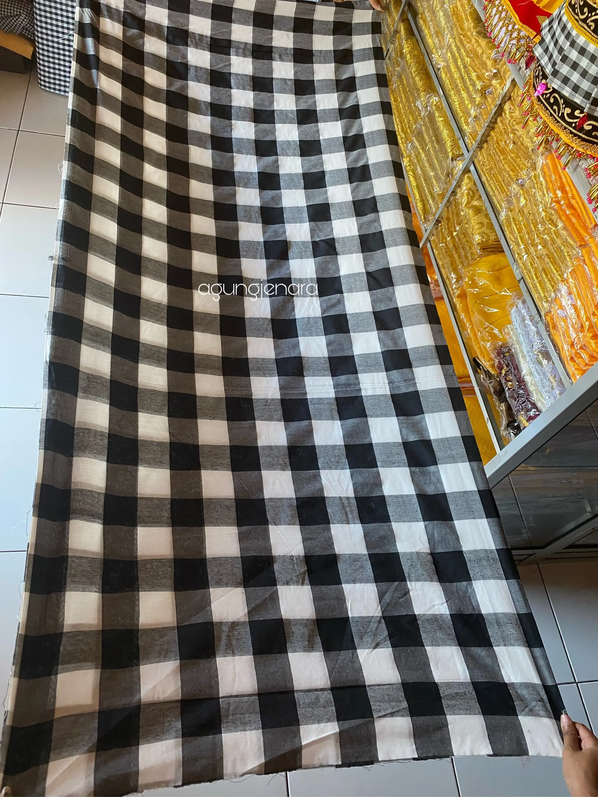 KAIN POLENG KOTAK CATUR BALI HALUS 140CM