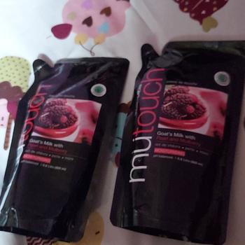 Product Review of MuTouch Goat's Milk Shower Cream Pearl and Mulberry 800ml (Sabun Mandi) from Tokopedia customer review 0