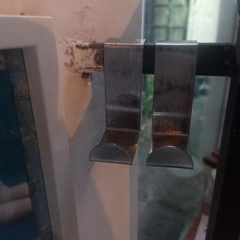 Product Review of UNISO HOME - [1 PCS] GANTUNGAN PINTU BESI HOOK TANPA PAKU from Tokopedia customer review 1