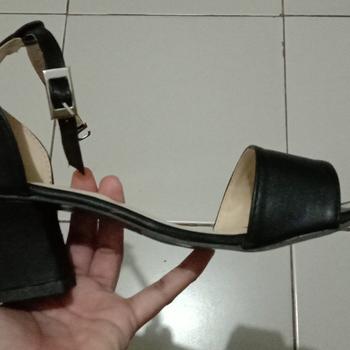 Product Review of Paket Bundling 3set kacamata+tas Laura+hak tahu dhl 5cm Sandal Wanita from Tokopedia customer review 1