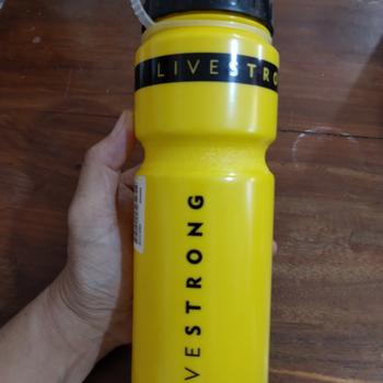 Product Review of Botol Bottle Bidon Tempat Minum Sepeda Livestrong 750 cc Yellow from Tokopedia customer review 0