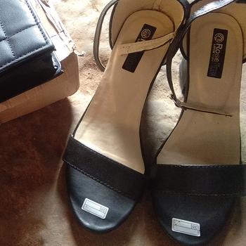 Product Review of Paket Bundling 3set kacamata+tas Laura+hak tahu dhl 5cm Sandal Wanita from Tokopedia customer review 0