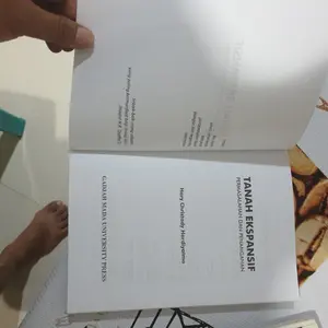 UGM Press Original Buku Tanah Ekspansif: Permasalahan dan Penanganan