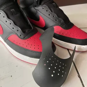 BEST QUALITY SHOE SHIELD PELINDUNG SEPATU ANTI KERUT PELINDUNG SEPATU SNEAKERS Hitam Putih