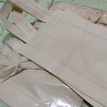 Product Review of Tas Spunbond Handle uk 25x35x8 / Goodie Bag / Tas Kain Polos from Tokopedia customer review 0