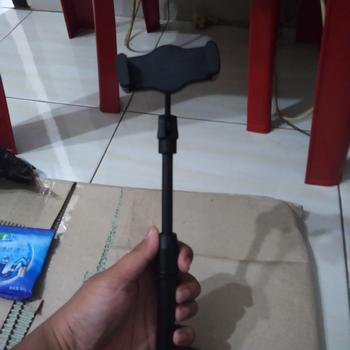 Product Review of STAND HP ADJUSTABLE UNIVERSAL / HOLDER MEJA / HOLDER STAND LIVE  / STAND HP ROTARI 360 STAND HP HD25 / STAND HD25 from Tokopedia customer review 1