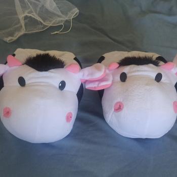 Product Review of SANDAL SEPATU KAMAR/INDOOR KARAKTER BONEKA SAPI COW HIPPO BULU HALUS from Tokopedia customer review 0