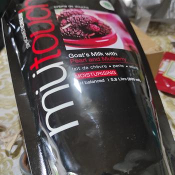 Product Review of MuTouch Goat's Milk Shower Cream Pearl and Mulberry 800ml (Sabun Mandi) from Tokopedia customer review 3
