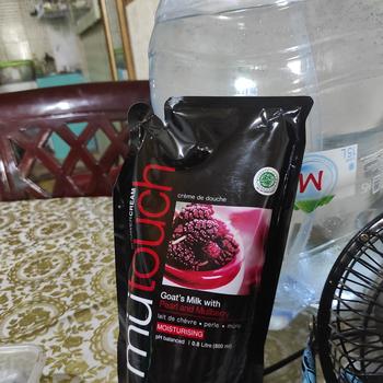 Product Review of MuTouch Goat's Milk Shower Cream Pearl and Mulberry 800ml (Sabun Mandi) from Tokopedia customer review 2