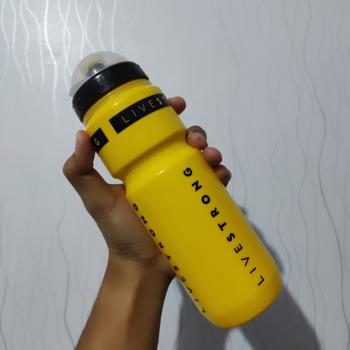 Product Review of Botol Bottle Bidon Tempat Minum Sepeda Livestrong 750 cc Yellow from Tokopedia customer review 0