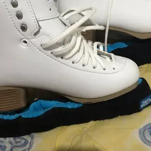 Soaker (figure and hockey skate)