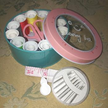 Product Review of COD Set Benang Alat Jahit Kotak Besi Bulat dilengkapi Dengan 12 Warna  Pilihan Set Jarum Gunting Perlengkapan from Tokopedia customer review 1