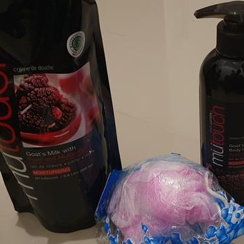 Product Review of MuTouch Goat's Milk Shower Cream Pearl and Mulberry 800ml (Sabun Mandi) from Tokopedia customer review 0