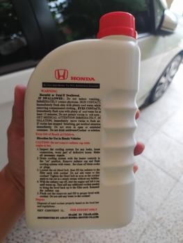Product Review of Air Cairan Pendingin BIRU HONDA Radiator Coolant TYPE 2 Biru Genuine original baru 1 botol 1 liter Made In Thailand car from Tokopedia customer review 1