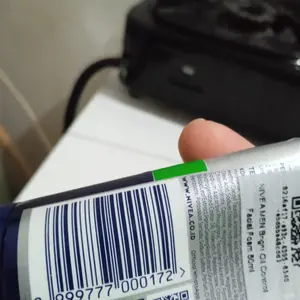 NIVEA MEN Facial Foam Bright Oil Clear Pore Minimizing Foam  50ml - Sabun cuci muka pria mencerahkan minyak berlebih berminyak kulit kusam facial wash pembersih wajah cerah mengecilkan pori komedo polusi debu kotoran - Vitamin C, Mint Crystal