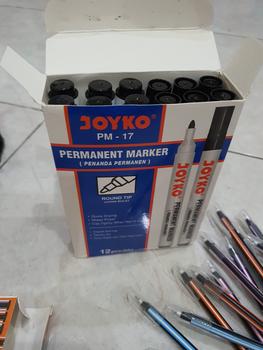 Product Review of JOYKO PERMANENT MARKER ROUND TIP BLACK BLUE RED / SPIDOL PERMANEN JOYKO PENANDA HITAM BIRU MERAH PM-17 PM-18 PM-19 [12PCS] Stationery from Tokopedia customer review 1