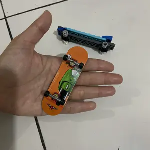 Mainan Finger Skate Board Jari Mini Finger Skate Board Set Fingerboard Toy Profesional