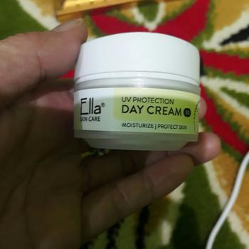 Product Review of Ella Skincare Day Cream SPF 30 with UV Protection - Melindungi Kulit dari Sinar Matahari, Aman utk Semua Jenis Kulit from Tokopedia customer review 0