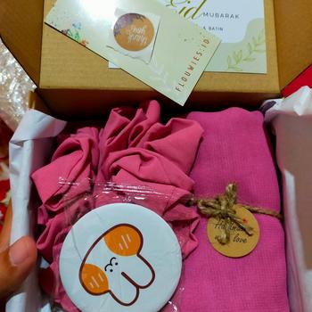 Product Review of HAMPERS HIJAB SEGI EMPAT EXCLUSIVE | HAMPERS LEBARAN IDUL FITRI from Tokopedia customer review 2
