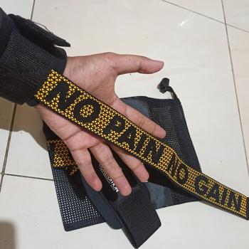 Product Review of CoreNation Active Wrist Wrap Strap Support Wrist Wrap Wristband Weight Lifting Gym Fitness - WIDE FASTGRIP from Tokopedia customer review 1