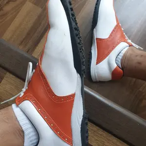 Hazely Official – Sepatu Golf Pria Brana Series Warna Putih Orange Kulit Asli Handmade, Anti Selip & Tahan Air – Ukuran 38–43