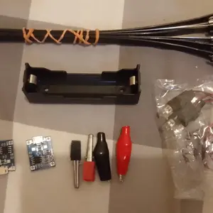 CAPIT BUAYA JEPIT AKI KECIL / SMALL ALLIGATOR CLIP (MERAH HITAM)