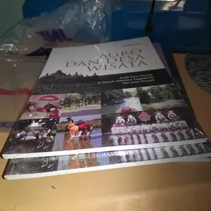 UGM Press Original Buku Agro dan Desa Wisata: Profil Desa Wisata di Daerah Istimewa Yogyakarta dan Jawa Tengah