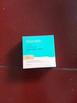 Product Review of WARDAH Everyday Luminous Two Way Cake Refill - Bedak Dengan Hasil Matte Yang Halus Ringan Dengan Kandungan Vit E - Oil Control dengan Hasil Akhir Natural - Makeup from Tokopedia customer review 2