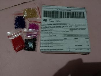 Product Review of kristal ceko bulat manik payet kristal beads ukuran 4 mm per 50 pcs crystal manik  tempel  kristal from Tokopedia customer review 0