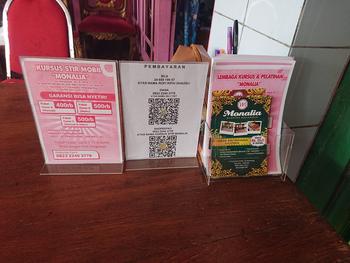 Product Review of Tempat Brosur A5 Potrait 2 Sisi Akrilik 2mm - Tent Holder / Tent Card Stand Display - Desk from Tokopedia customer review 0