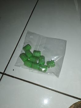 Product Review of tutup pentil ban mobil motor sepeda glow in the dark luminous nyala car tire valve cap from Tokopedia customer review 0