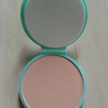 Product Review of WARDAH Everyday Luminous Two Way Cake Refill - Bedak Dengan Hasil Matte Yang Halus Ringan Dengan Kandungan Vit E - Oil Control dengan Hasil Akhir Natural - Makeup from Tokopedia customer review 1