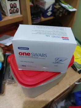 Product Review of Alcohol Swab Tisu Alkohol Pads 1 Box isi 100 Murah from Tokopedia customer review 0