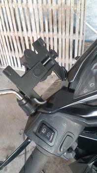 Product Review of Holder hp spion BESI penahan ponsel penyangga pencagak pegangan stand handphone di motor original kuat aman anti slip mudah di gunakan NB20 from Tokopedia customer review 0