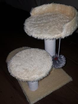 Product Review of MAINAN GARUKAN KUCING 3TIANG GARUKAN CAT TREE CONDO from Tokopedia customer review 0