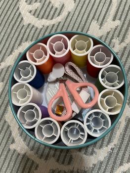 Product Review of COD Set Benang Alat Jahit Kotak Besi Bulat dilengkapi Dengan 12 Warna  Pilihan Set Jarum Gunting Perlengkapan from Tokopedia customer review 2