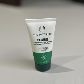 Product Review of The Body Shop Edelweiss Smoothing Day Cream 30ml from Tokopedia customer review 0