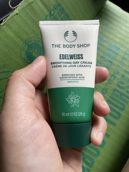 Product Review of The Body Shop Edelweiss Smoothing Day Cream 30ml from Tokopedia customer review 0