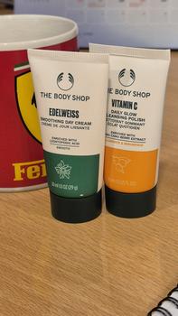 Product Review of The Body Shop Edelweiss Smoothing Day Cream 30ml from Tokopedia customer review 0