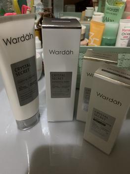 Product Review of WARDAH Crystal Secret Exfoliating Toner with Natural AHA+PHA 125 ml - Toner Untuk Eksfoliasi dengan Extract Edelweiss - Mencerahkan dan Menyamarkan Flek Hitam - Skincare from Tokopedia customer review 2