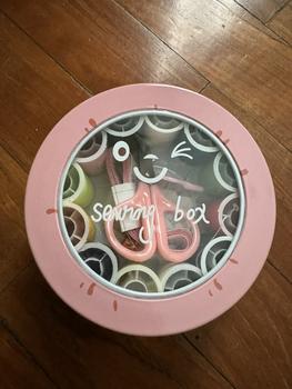 Product Review of COD Set Benang Alat Jahit Kotak Besi Bulat dilengkapi Dengan 12 Warna  Pilihan Set Jarum Gunting Perlengkapan from Tokopedia customer review 1