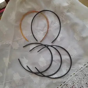 bando hitam polos bergerigi