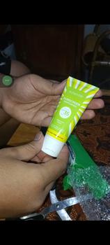 Product Review of AZARINE Sunscreen Hydrasoothe Gel SPF 45 PA++ Aqua Essence Sun Shield Serum SPF 50 PA++ Semua Jenis Kulit Berjerawat Berminyak Wajah Sunblock Perawatan Facial from Tokopedia customer review 0