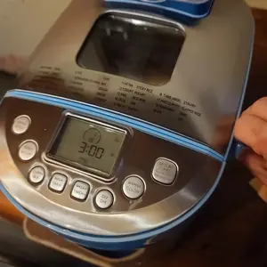 Solid Bread Maker / Mesin Pembuat Roti BM-8011