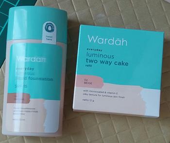 Product Review of WARDAH Everyday Luminous Two Way Cake Refill - Bedak Dengan Hasil Matte Yang Halus Ringan Dengan Kandungan Vit E - Oil Control dengan Hasil Akhir Natural - Makeup from Tokopedia customer review 0