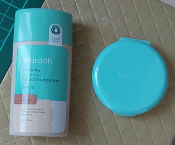Product Review of WARDAH Everyday Luminous Two Way Cake Refill - Bedak Dengan Hasil Matte Yang Halus Ringan Dengan Kandungan Vit E - Oil Control dengan Hasil Akhir Natural - Makeup from Tokopedia customer review 2