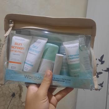 Product Review of Wardah Umrah & Hajj Package - Paket Haji dan Umroh - Hair and Body Wash, Face Cleanser, Sunscreen SPF 50 PA+++ , Anti Perspirant Deodorant, Moisturizer, Lip Treatment Balm, ZamZam Water Spray from Tokopedia customer review 2