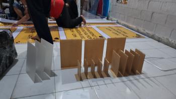Product Review of Tempat Brosur A5 Potrait 2 Sisi Akrilik 2mm - Tent Holder / Tent Card Stand Display - Desk from Tokopedia customer review 0