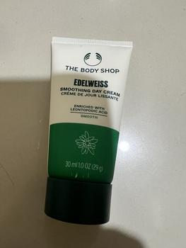 Product Review of The Body Shop Edelweiss Smoothing Day Cream 30ml from Tokopedia customer review 0