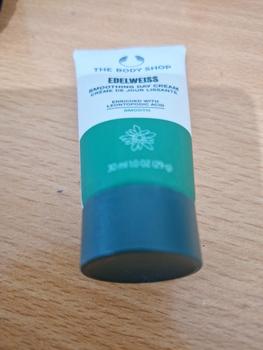Product Review of The Body Shop Edelweiss Smoothing Day Cream 30ml from Tokopedia customer review 1